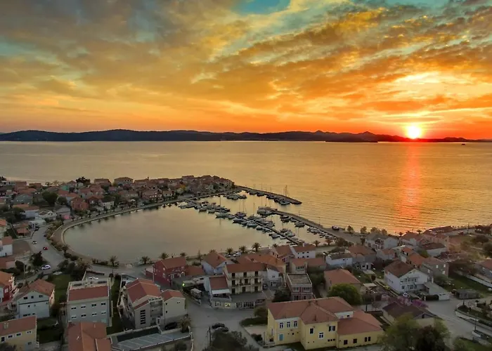 With Parking Space Bibinje, Zadar - 18056 Апартаменты Бибинье
